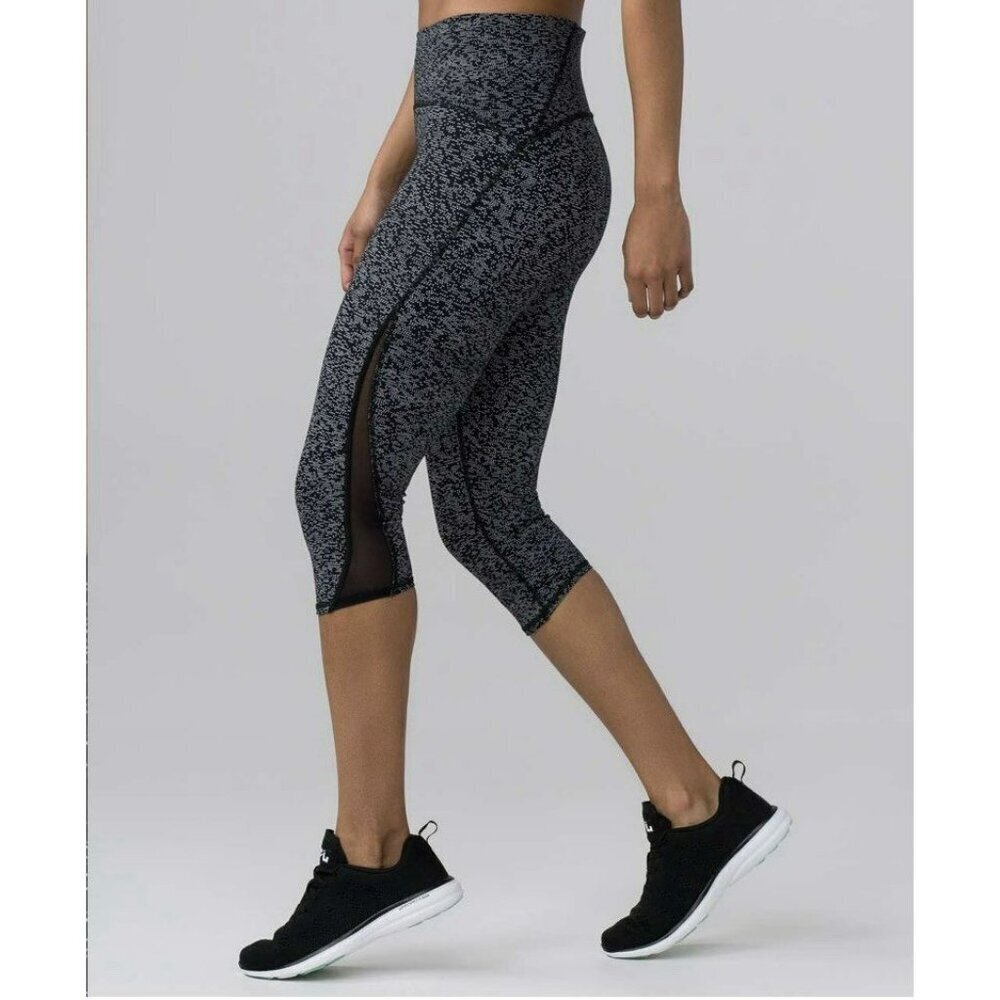 Lululemon Train Times Crop (17") Soundwave White Black Size 6 EUC